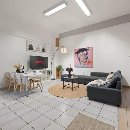Spacious 4br Art Flat In Centre Next To Metro *