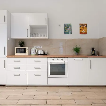 Spacious 4br Art Flat In Centre Next To Metro Budapest