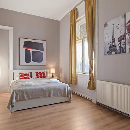 Spacious 4br Art Flat In Centre Next To Metro Appartement *