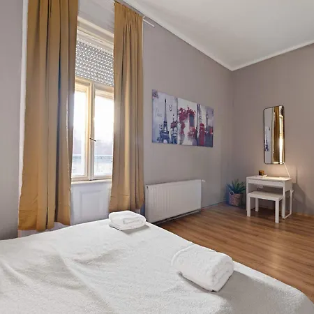 Appartement Spacious 4br Art Flat In Centre Next To Metro *