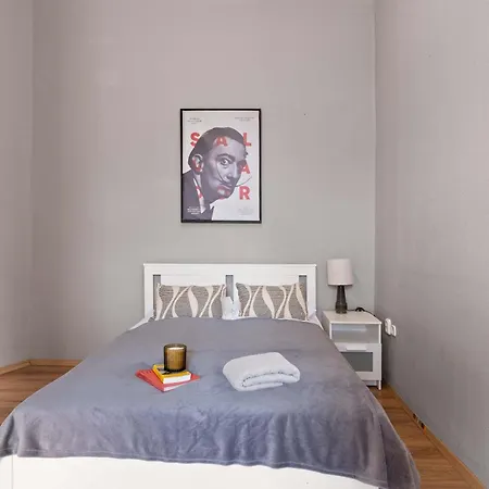 Spacious 4br Art Flat In Centre Next To Metro Διαμέρισμα