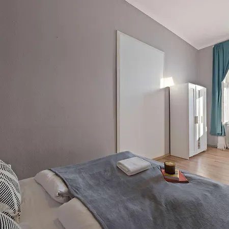 Appartement Spacious 4br Art Flat In Centre Next To Metro