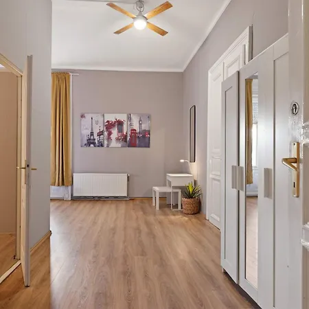 Διαμέρισμα Spacious 4br Art Flat In Centre Next To Metro Βουδαπέστη