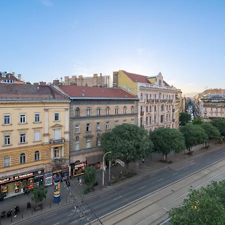 Spacious 4br Art Flat In Centre Next To Metro Διαμέρισμα *
