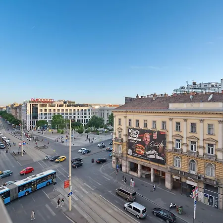 Διαμέρισμα Spacious 4br Art Flat In Centre Next To Metro *