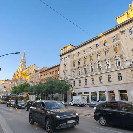 Spacious 4br Art Flat In Centre Next To Metro *